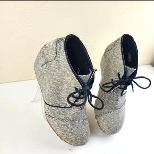 Toms 690515 Gray‎ Gold Metallic Herringbone Wedge Ankle Boots/Booties Size 7